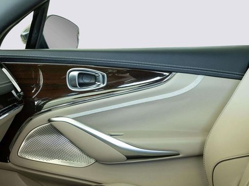 Used 2025 Aston Martin DBX 707 image 13