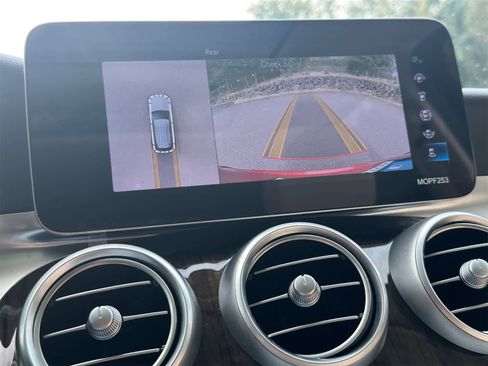 Used 2020 Mercedes-Benz GLC 300 4MATIC image 17