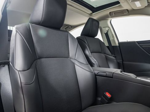 Used 2021 Lexus ES 250 w/ Premium Package image 28