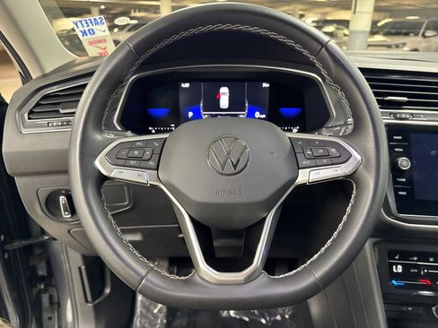 Used 2023 Volkswagen Tiguan SE w/ Panoramic Sunroof Package FWD image 23
