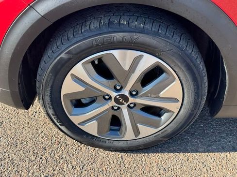 Used 2022 Kia Niro EX w/ Cold Weather Package FWD image 8