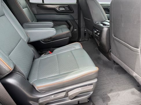 Used 2025 GMC Yukon AT4 w/ AT4 Premium Package AWD/4WD image 17