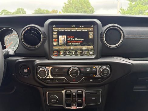 Used 2023 Jeep Gladiator Overland AWD/4WD image 32