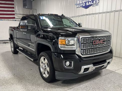 Used 2018 GMC Sierra 2500 Denali w/ Suspension Package, Off-Road AWD/4WD image 2