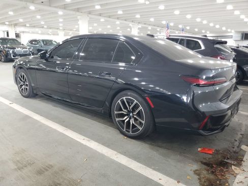 Used 2024 BMW 740i w/ Premium Package RWD image 4
