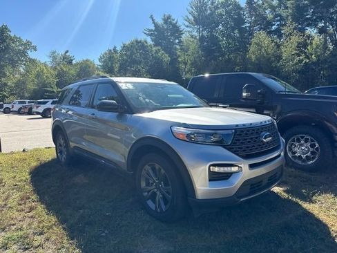 Used 2024 Ford Explorer XLT w/ Equipment Group 202A AWD/4WD image 3