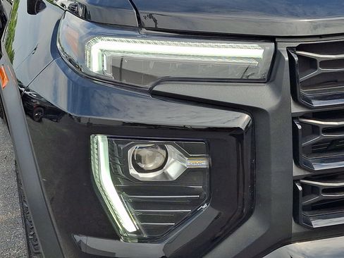 Certified 2025 GMC Canyon Elevation w/ Convenience Package AWD/4WD image 9