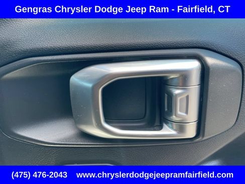 Used 2024 Jeep Wrangler Unlimited w/ Convenience Group AWD/4WD image 20