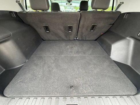 Used 2022 GMC Terrain SLE FWD image 25