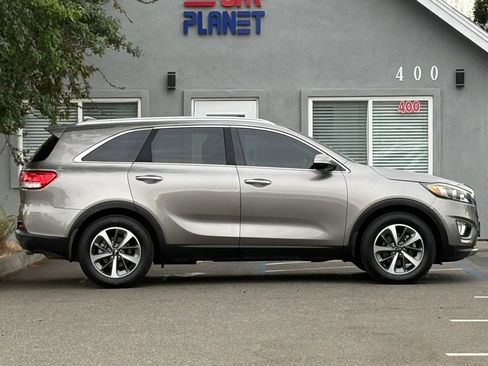 Used 2016 Kia Sorento EX image 4