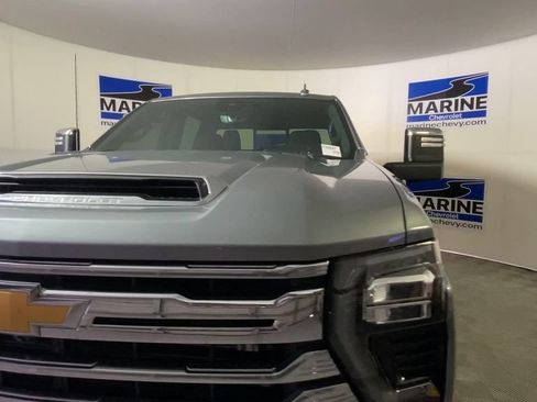 Used 2024 Chevrolet Silverado 2500 High Country w/ High Country Premium Package AWD/4WD image 5