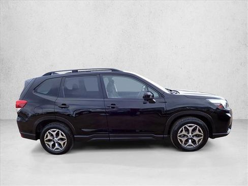 Used 2021 Subaru Forester Premium image 5