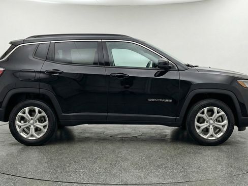 Used 2025 Jeep Compass Latitude image 11