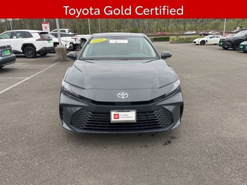 Used 2025 Toyota Camry LE AWD/4WD image 2