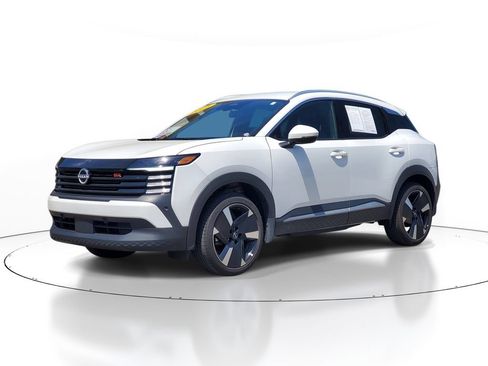 Used 2025 Nissan Kicks SR AWD/4WD image 2