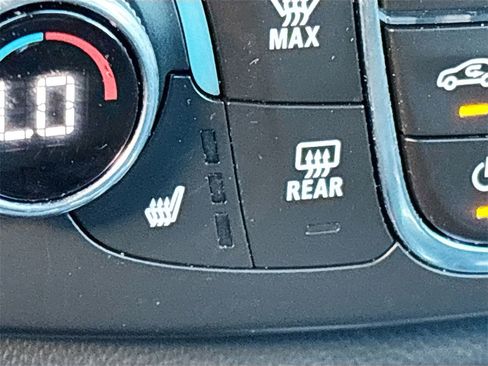 Used 2023 Chevrolet Traverse LT image 19