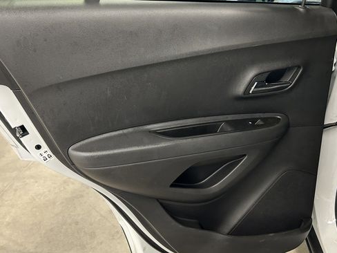 Used 2019 Chevrolet Trax LT w/ LT Convenience Package image 13