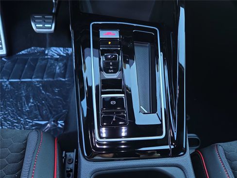 New 2026 Volkswagen GTI SE FWD image 20