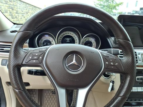Used 2014 Mercedes-Benz E 350 4MATIC Sedan image 20