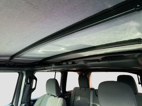 Used 2019 Jeep Wrangler Unlimited Sport S image 25