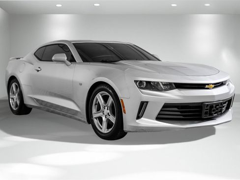 Used 2017 Chevrolet Camaro LT image 5
