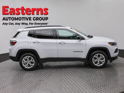 Used 2024 Jeep Compass Latitude AWD/4WD image 4