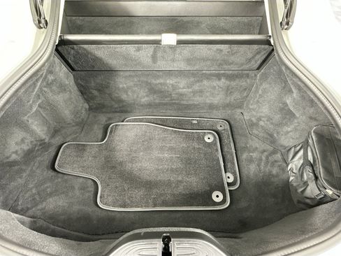 Used 2021 Aston Martin V8 Vantage Coupe image 35