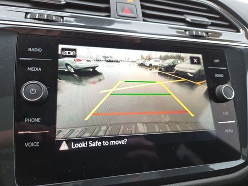 Certified 2023 Volkswagen Tiguan SE R-Line image 15