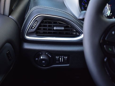 New 2026 Chrysler Pacifica Limited image 44