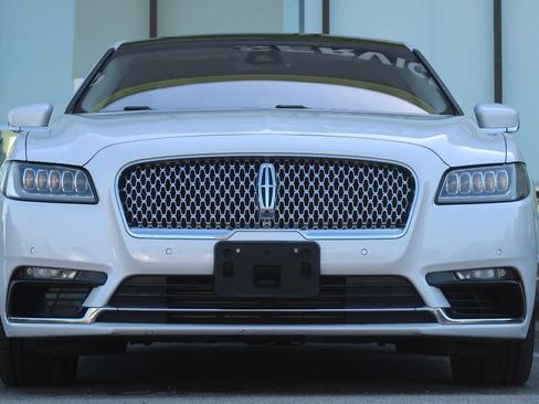 Used 2018 Lincoln Continental Reserve w/ Rear-seat Package FWD image 3
