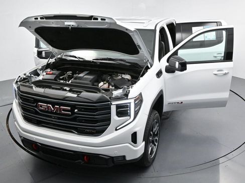 Used 2025 GMC Sierra 1500 AT4 w/ AT4 Premium Package AWD/4WD image 45