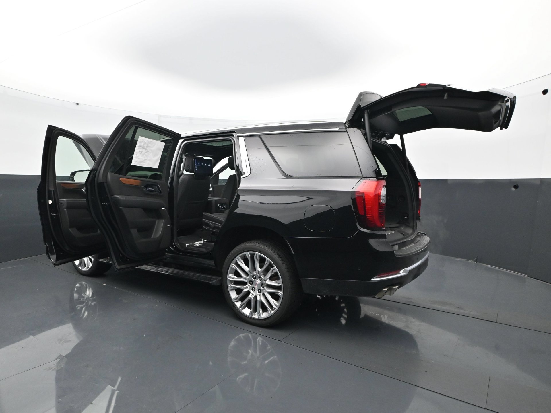 Used 2025 GMC Yukon Denali w/ Denali Reserve Package AWD/4WD image 36