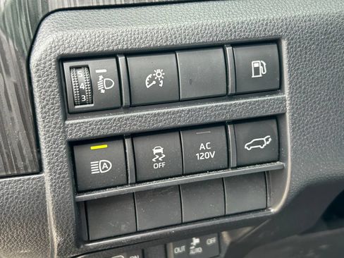 Used 2025 Toyota 4Runner Platinum AWD/4WD image 30