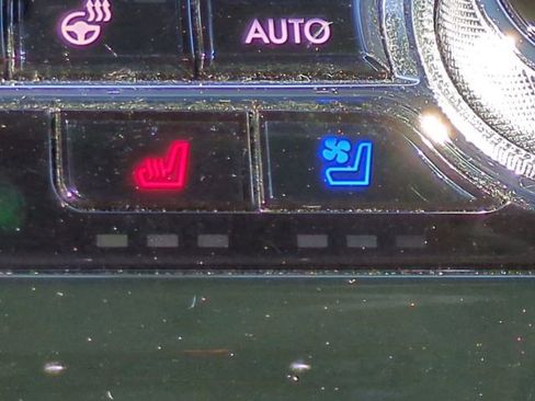 Used 2021 Lincoln Corsair Reserve w/ Equipment Group 201A image 24