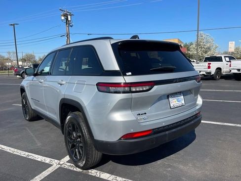 Used 2024 Jeep Grand Cherokee Altitude AWD/4WD image 5