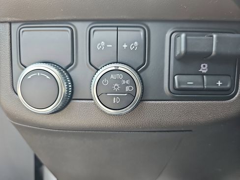 Used 2021 GMC Yukon SLT w/ SLT Luxury Plus Package image 28