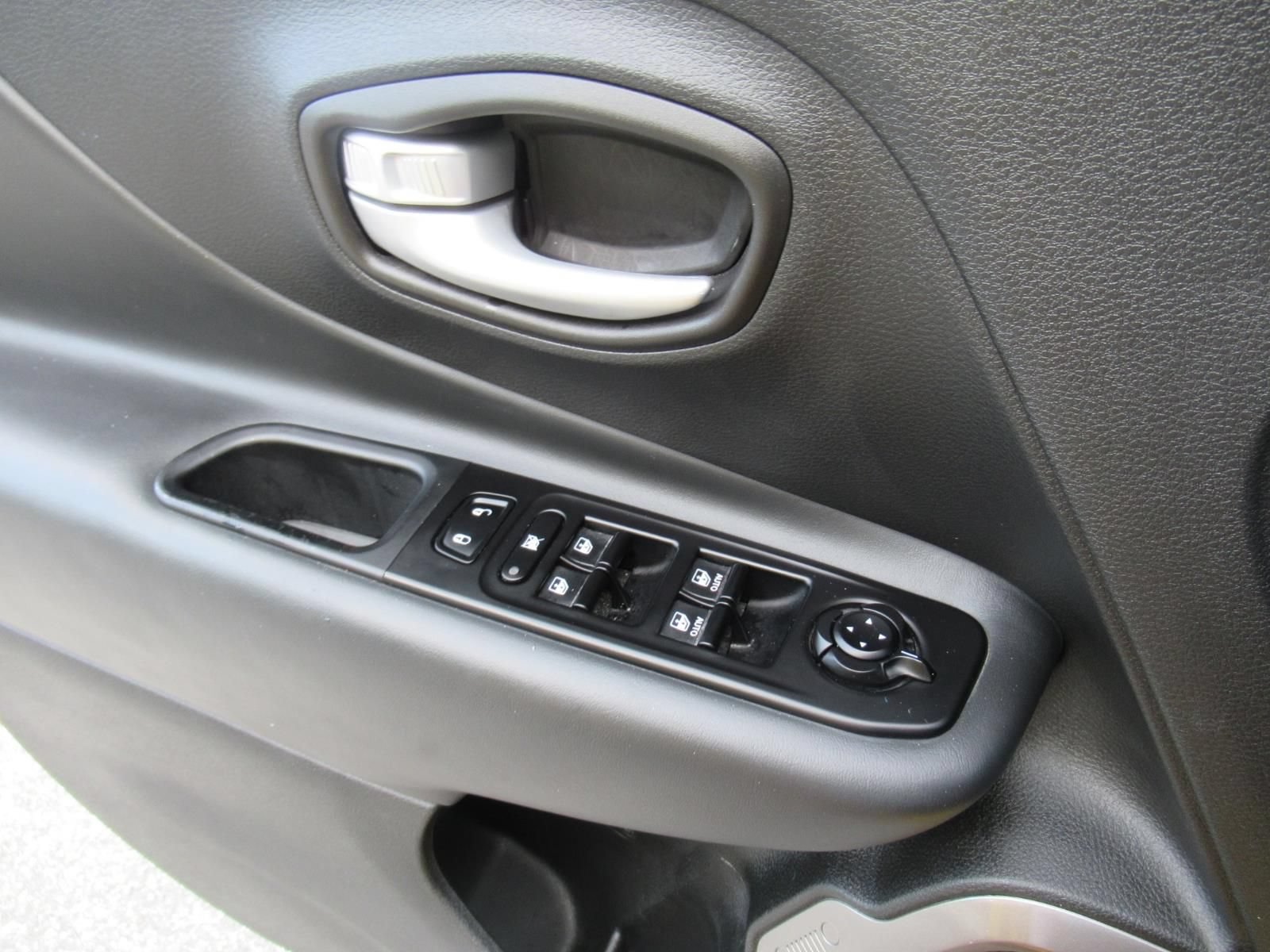 Certified 2023 Jeep Renegade Latitude AWD/4WD image 22
