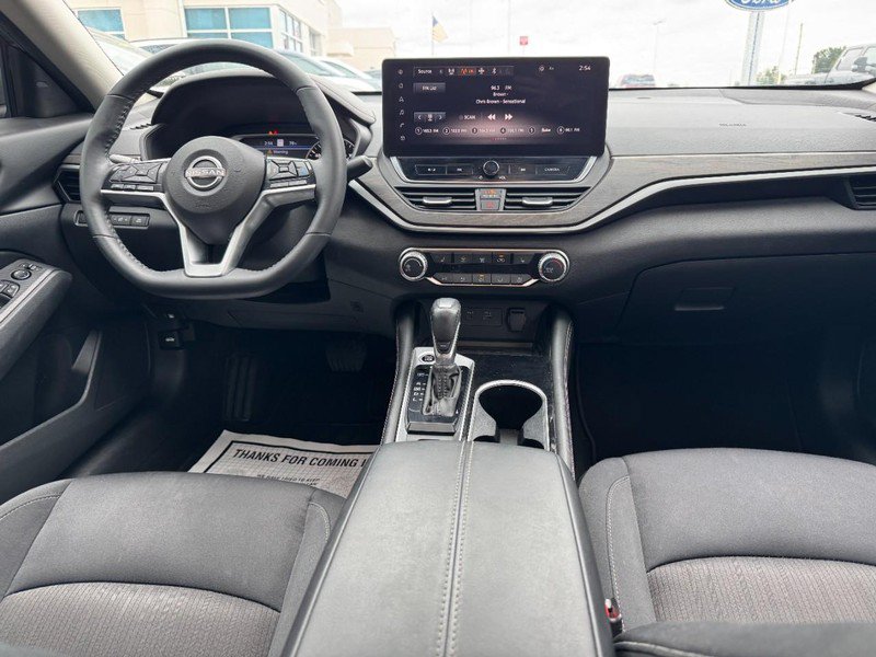 Used 2024 Nissan Altima 2.5 SV w/ SV Premium Package FWD image 11