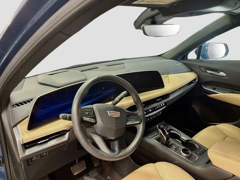 Used 2025 Cadillac XT4 Premium Luxury w/ Technology Package AWD/4WD image 9