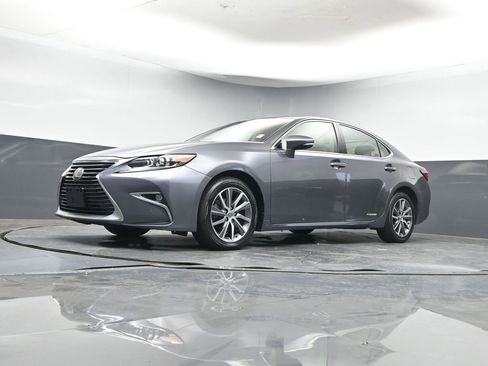Used 2017 Lexus ES 300h image 24