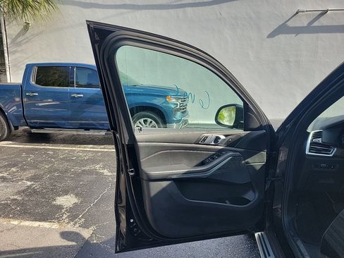 Used 2023 BMW X5 sDrive40i w/ Premium Package image 25