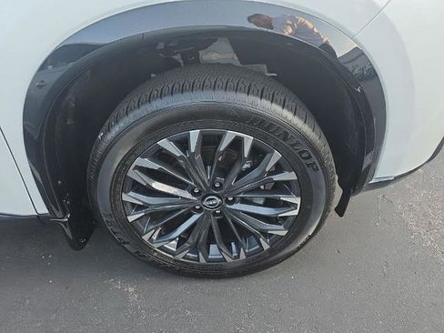 Certified 2025 Nissan Rogue Platinum w/ Platinum Premium Package image 10