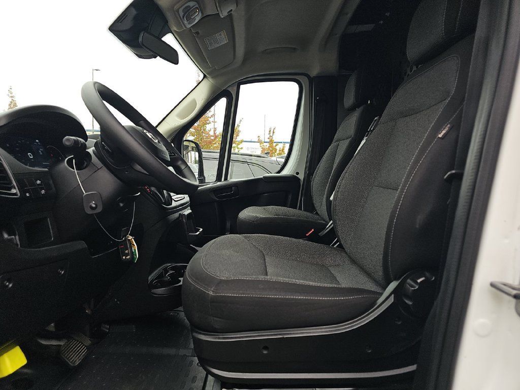 Used 2025 RAM ProMaster 2500 w/ U-Haul Equipment Group FWD image 3