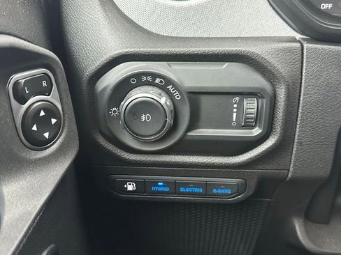 Used 2025 Jeep Wrangler Willys 4xe image 18