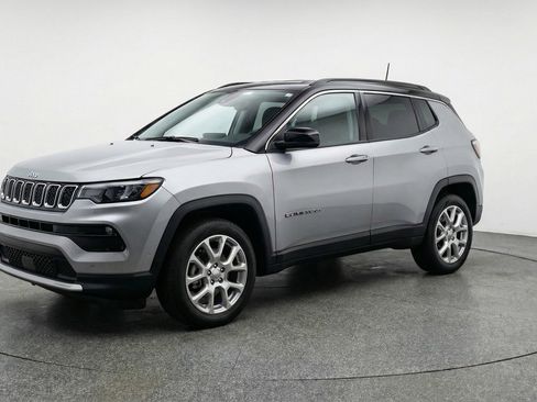 Used 2025 Jeep Compass Limited AWD/4WD image 3