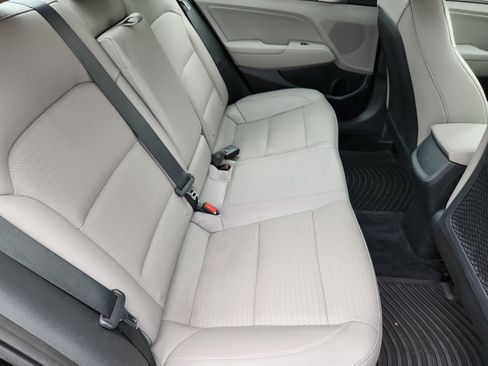 Used 2017 Hyundai Elantra Limited FWD image 18
