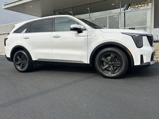 Used 2025 Kia Sorento LX FWD video 1