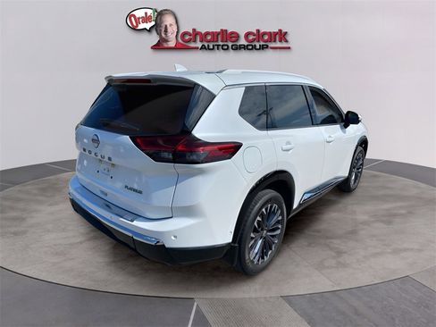 Used 2024 Nissan Rogue Platinum image 6