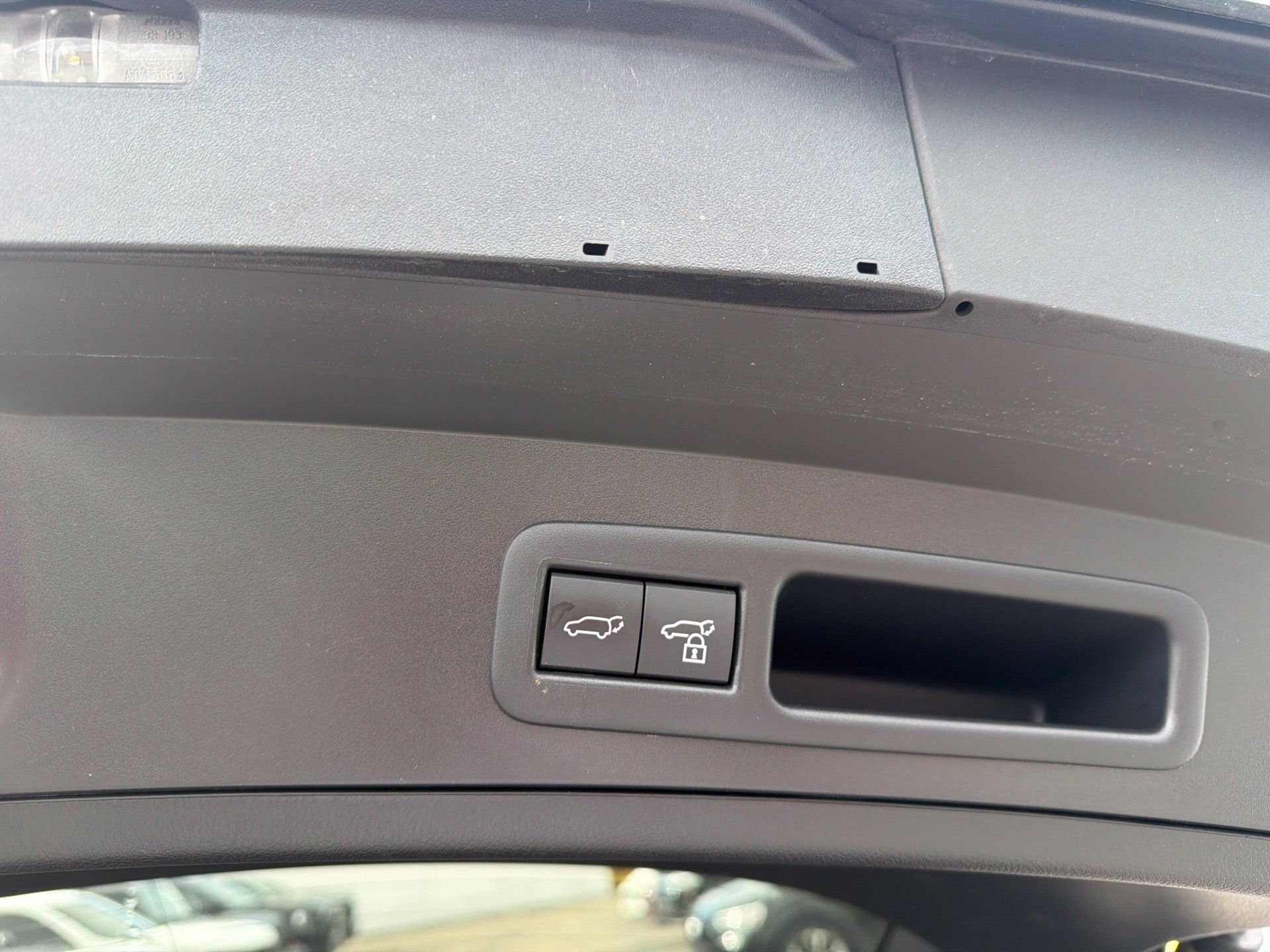 Used 2025 Lexus UX 300h FWD w/ Accessory Package (Z1) image 9