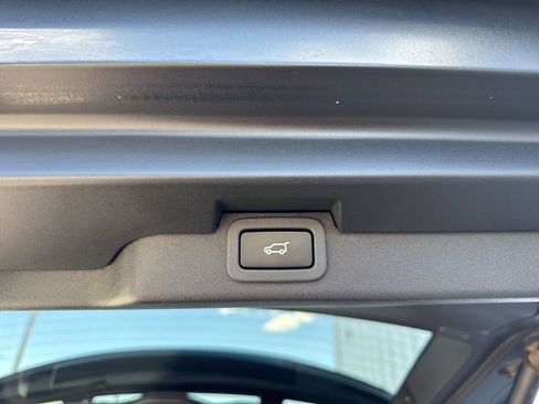 Used 2017 Land Rover Discovery HSE AWD/4WD image 15